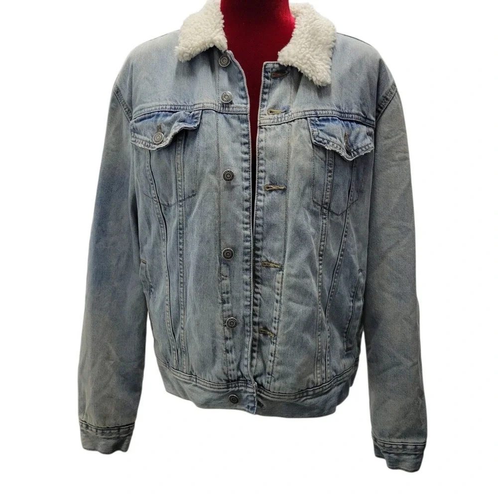 Old Navy Denim Trucker Jacket LG Fleece Sherpa Lined Light Wash button up E302